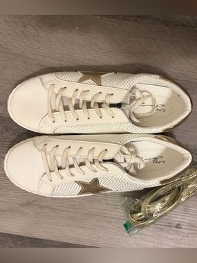 Vintage Havana Cream Sneakers with Gold Star Detail